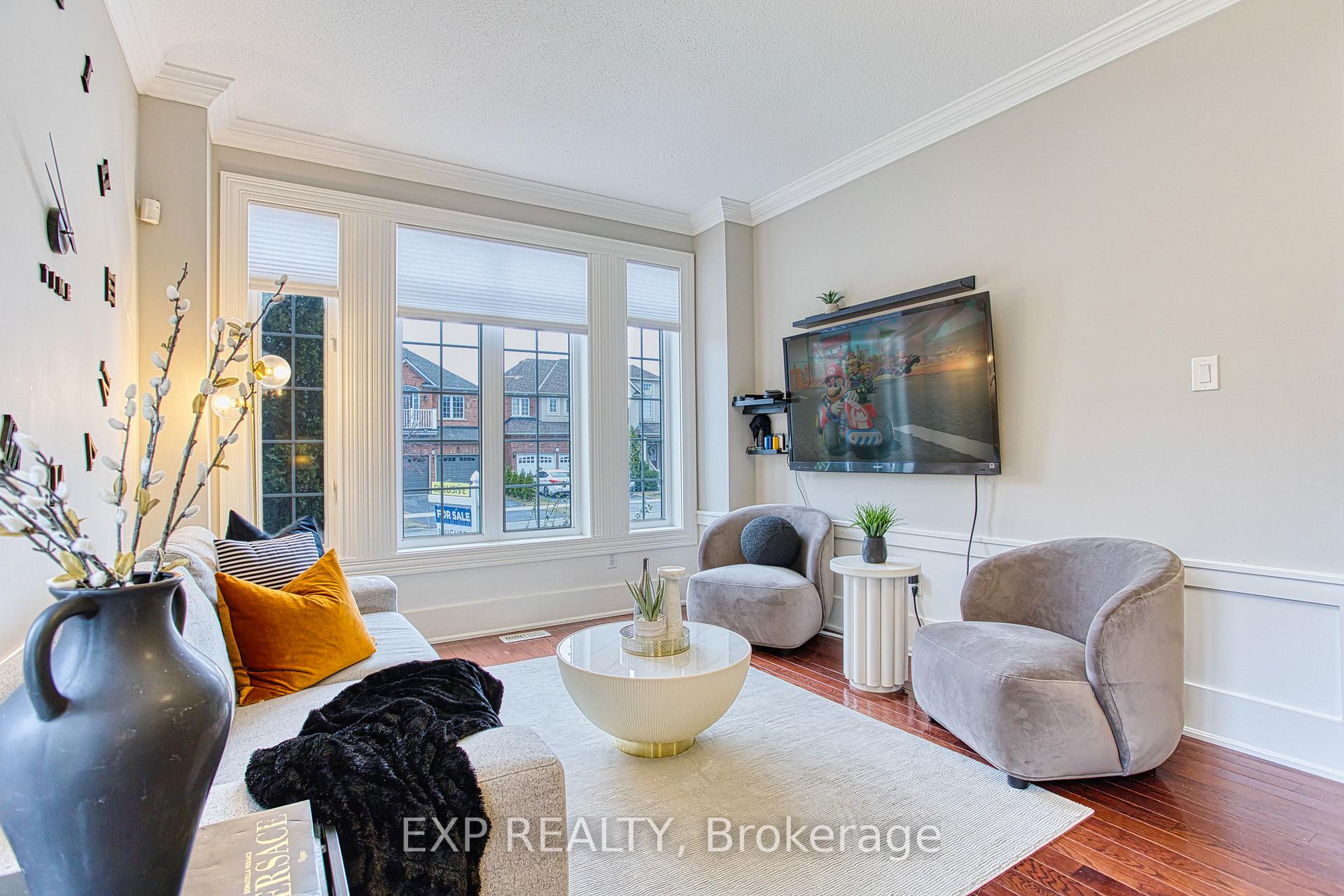 Photo 2 of 7 Panorama Way, Hamilton, Stoney Creek — HOMEH