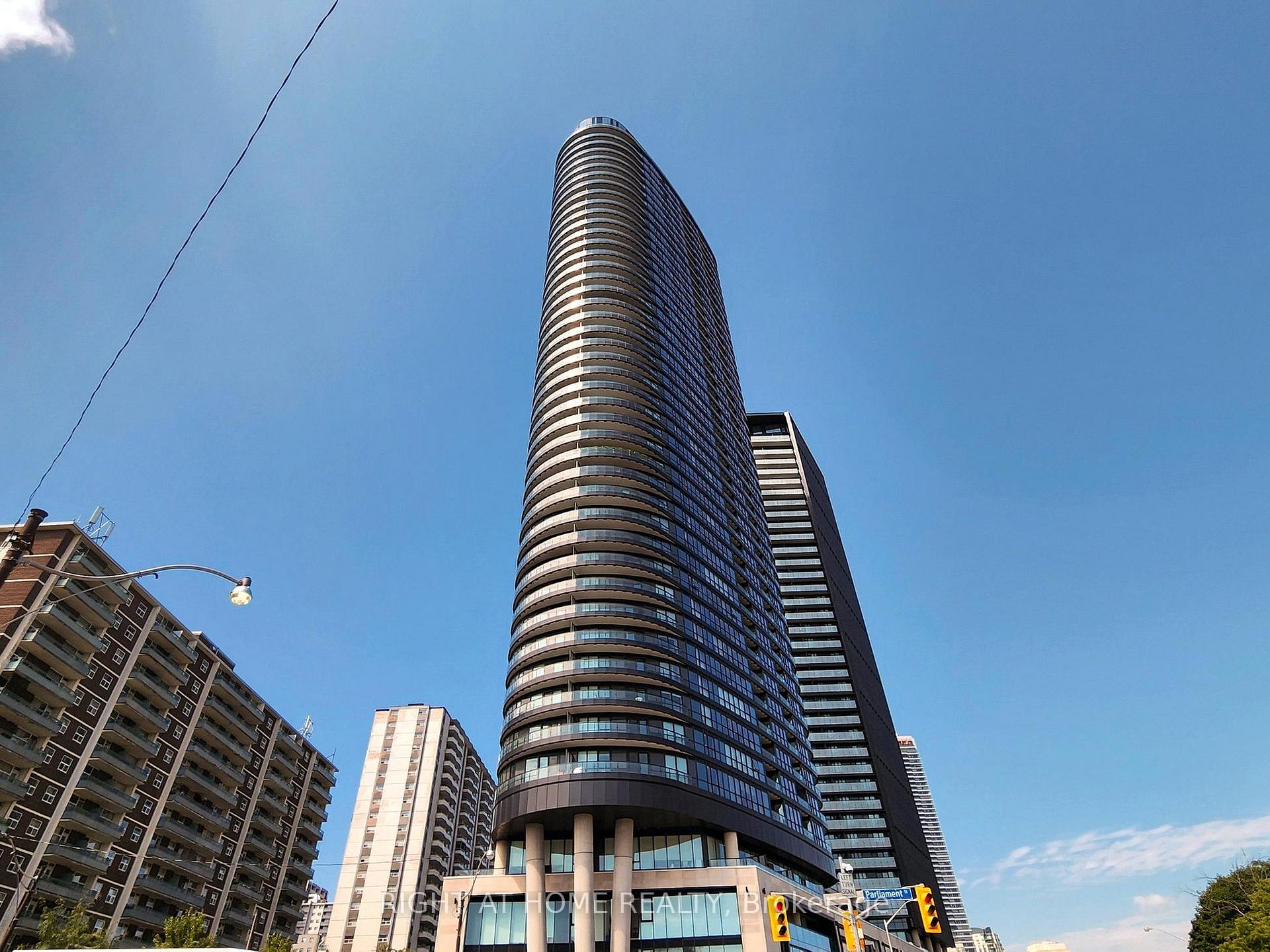 Front of Unit 3115, 585 Bloor Street E