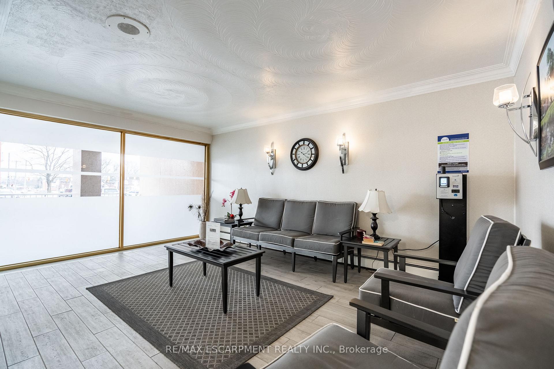 Photo 4 of Unit 304, 10 Woodman Drive S, Hamilton, Greenford — HOMEH