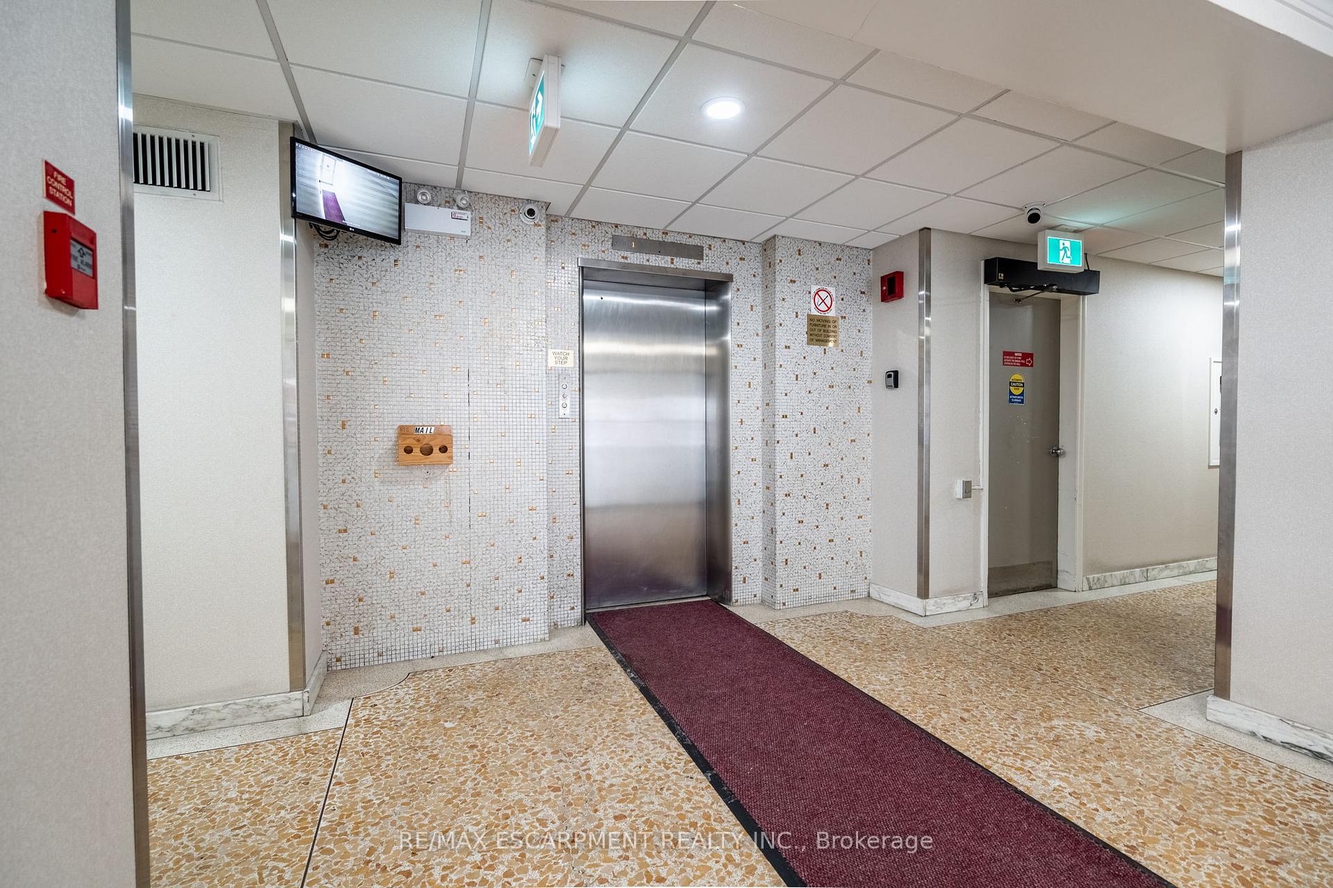 Photo 8 of Unit 304, 10 Woodman Drive S, Hamilton, Greenford — HOMEH