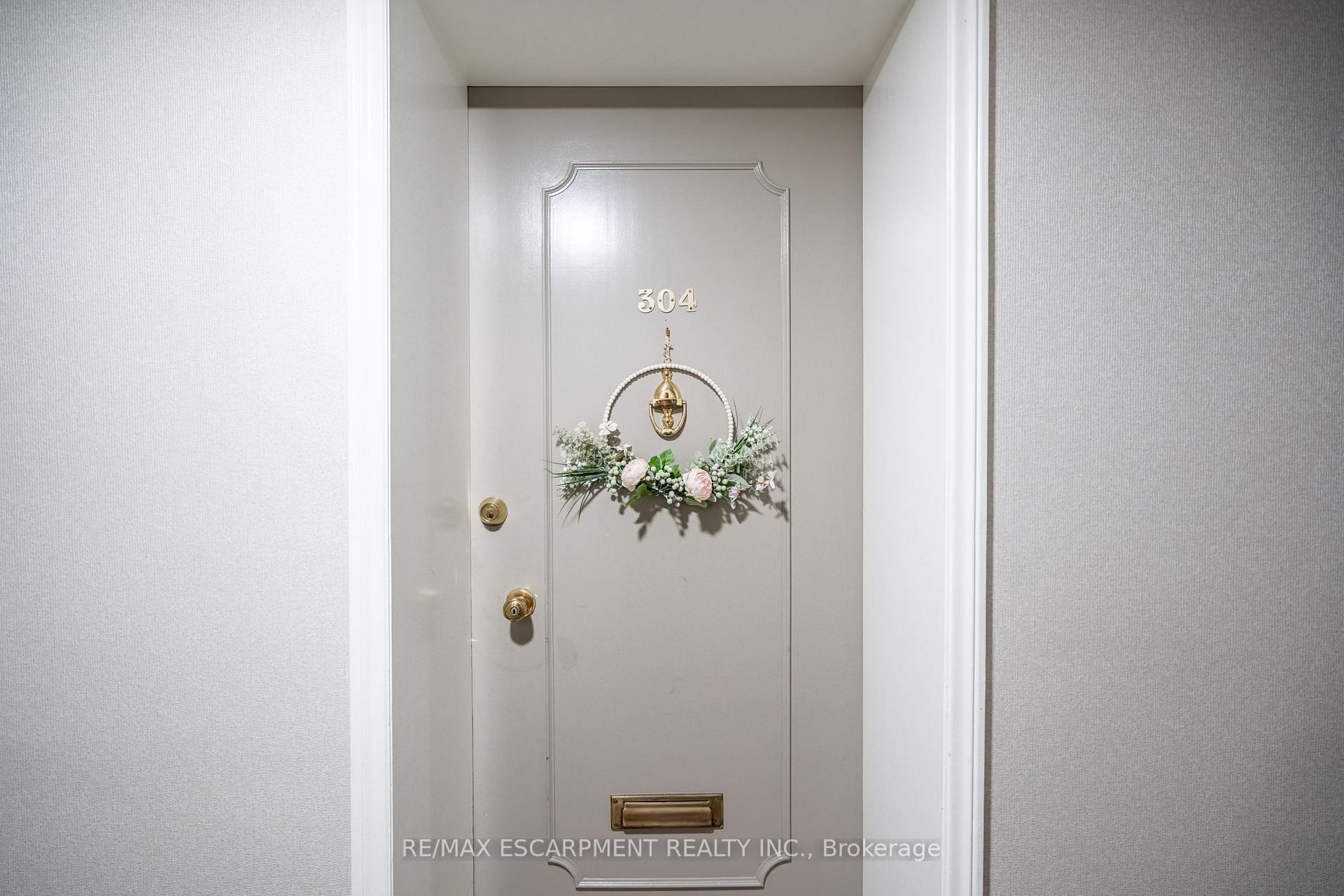 Photo 3 of Unit 304, 10 Woodman Drive S, Hamilton, Greenford — HOMEH