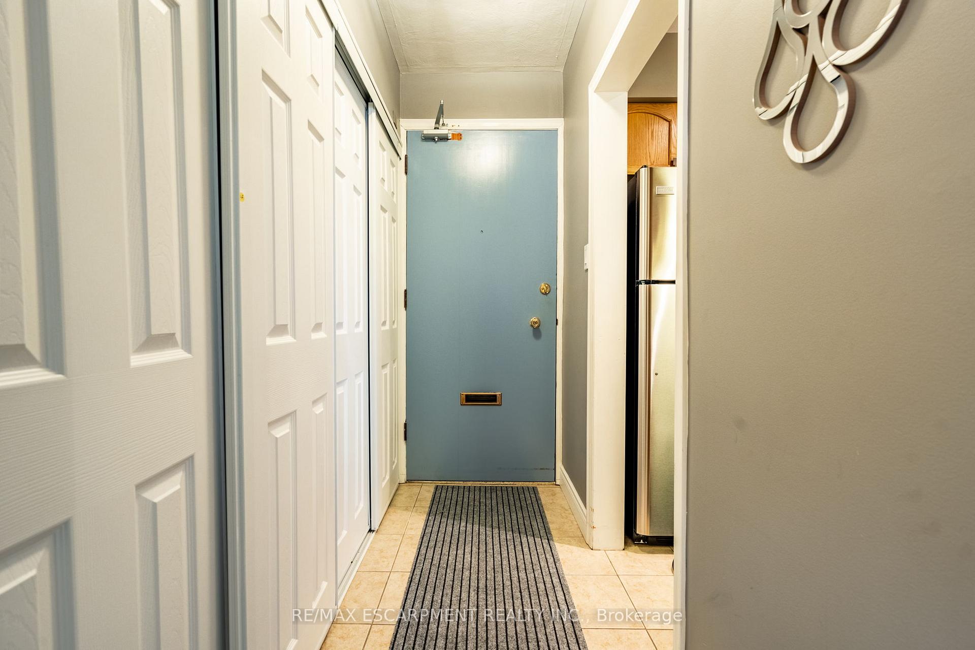 Photo 6 of Unit 304, 10 Woodman Drive S, Hamilton, Greenford — HOMEH