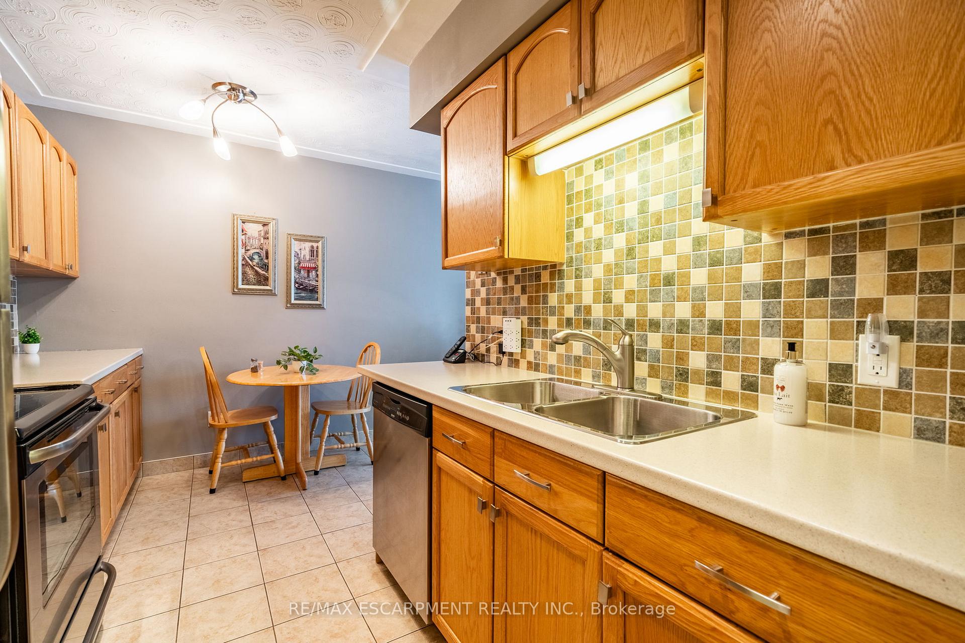 Photo 9 of Unit 304, 10 Woodman Drive S, Hamilton, Greenford — HOMEH