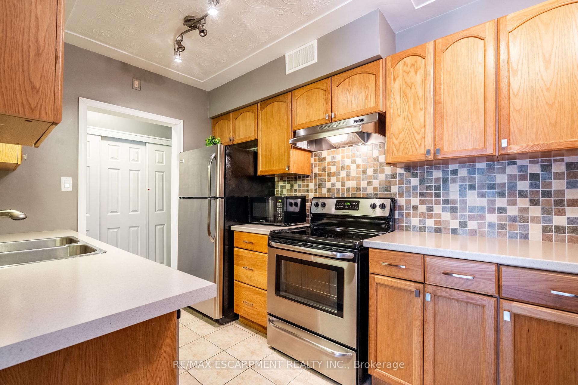 Photo 10 of Unit 304, 10 Woodman Drive S, Hamilton, Greenford — HOMEH