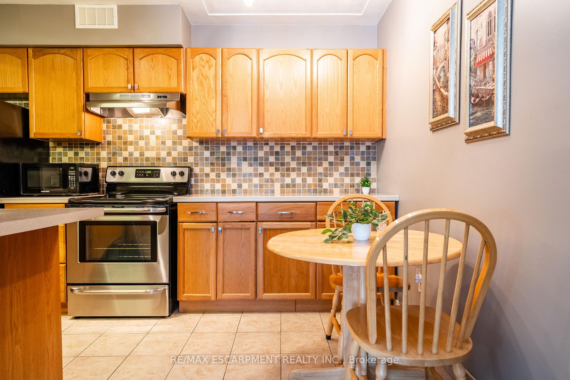 Photo 13 of Unit 304, 10 Woodman Drive S, Hamilton, Greenford — HOMEH