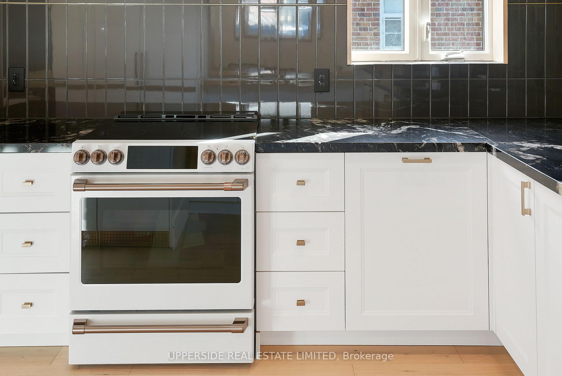 Photo 15 of 215 Ridley Boulevard, Toronto, Bedford Park-Nortown — HOMEH