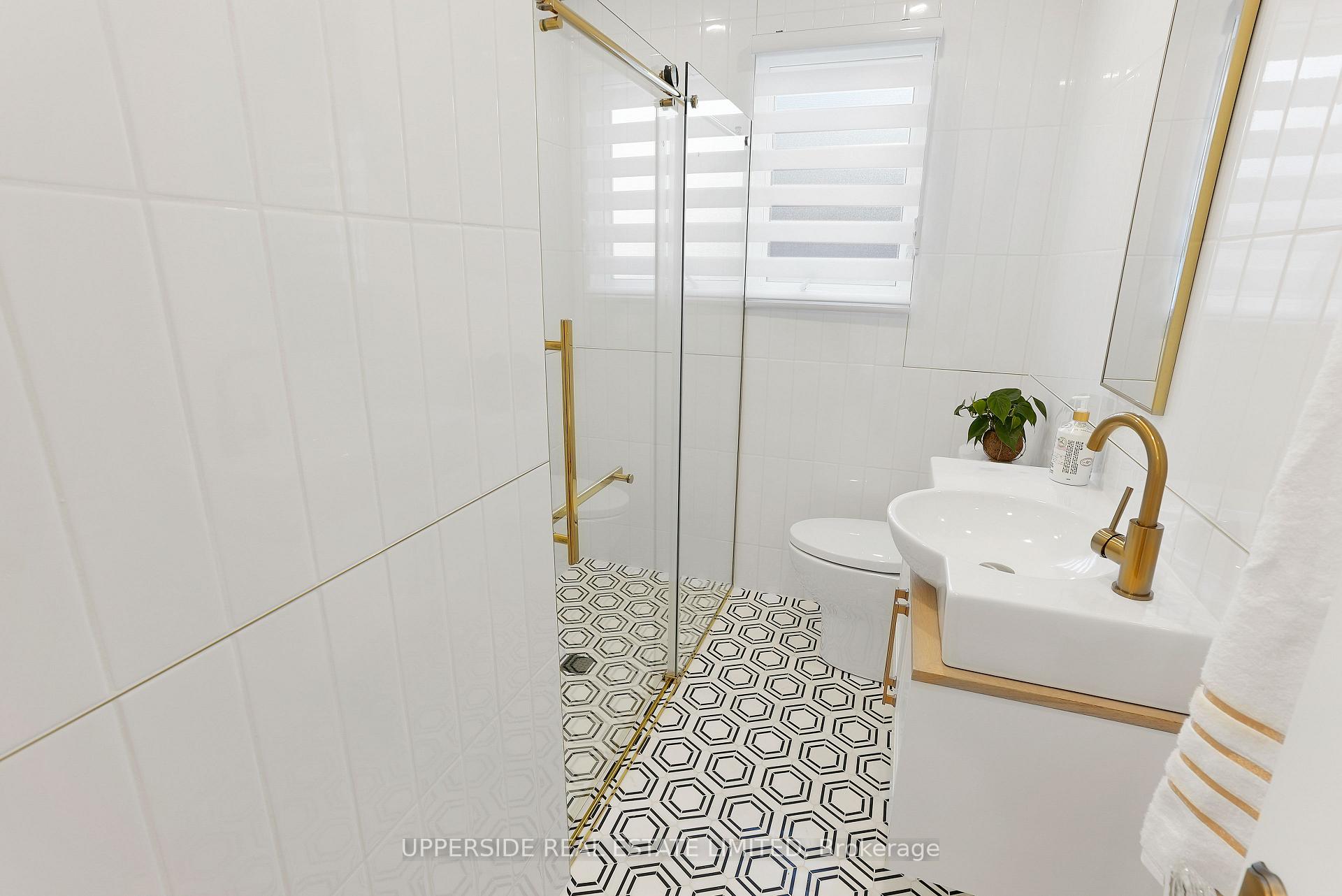Photo 5 of 215 Ridley Boulevard, Toronto, Bedford Park-Nortown — HOMEH