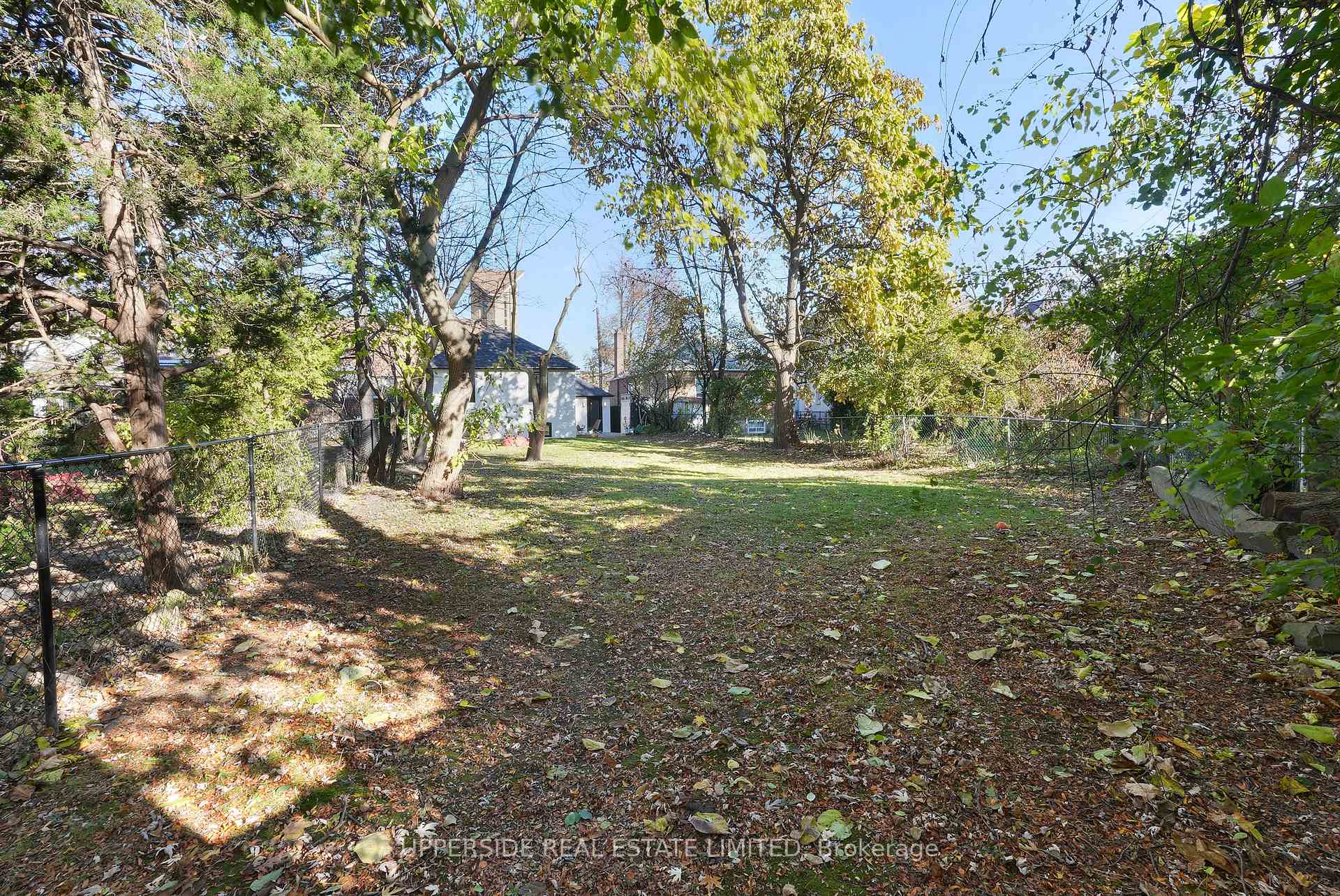 Photo 20 of 215 Ridley Boulevard, Toronto, Bedford Park-Nortown — HOMEH