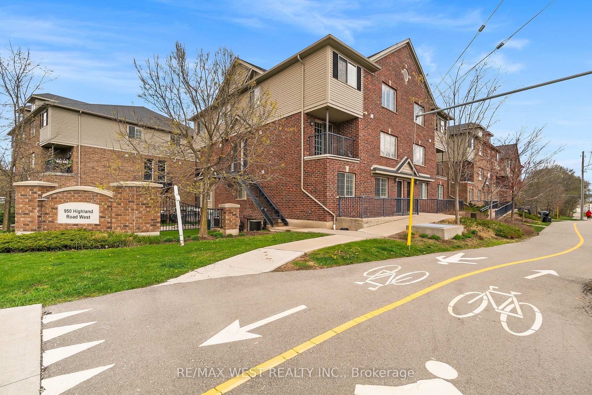 Photo 1 of Unit #15, 950 Highland Road W, Kitchener — HOMEH