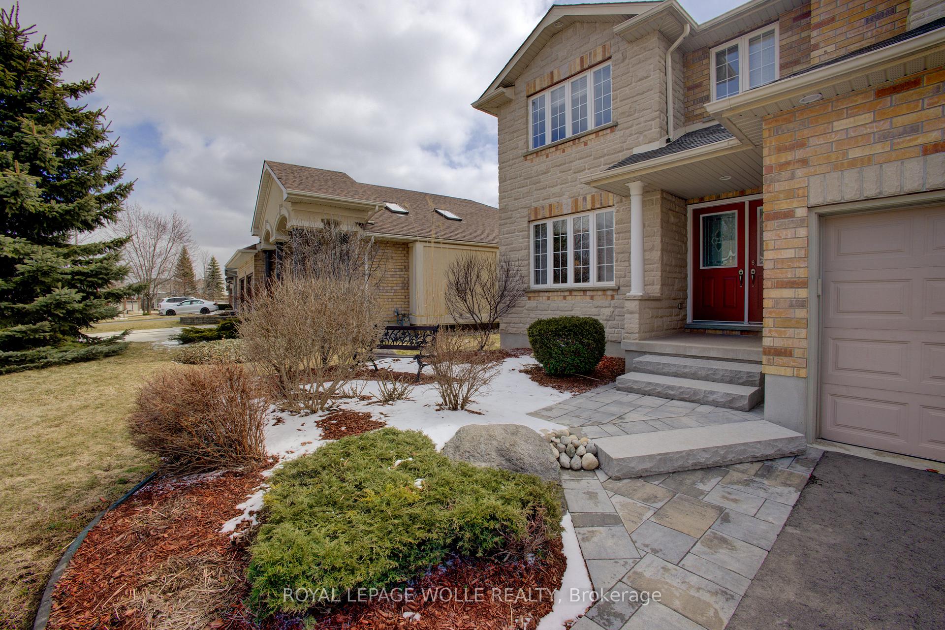 Photo 6 of 521 Starboard Crescent, Waterloo — HOMEH