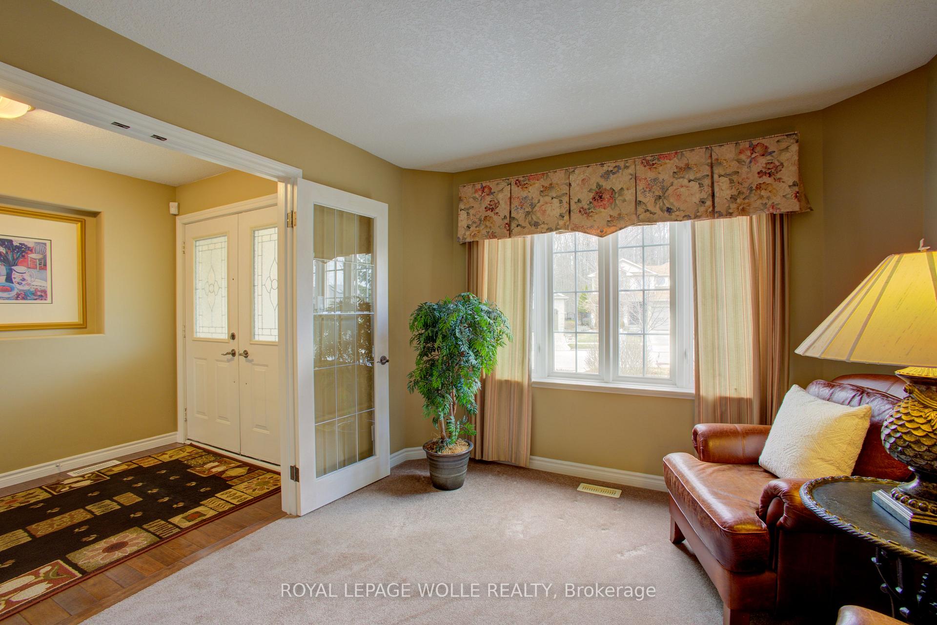 Photo 3 of 521 Starboard Crescent, Waterloo — HOMEH