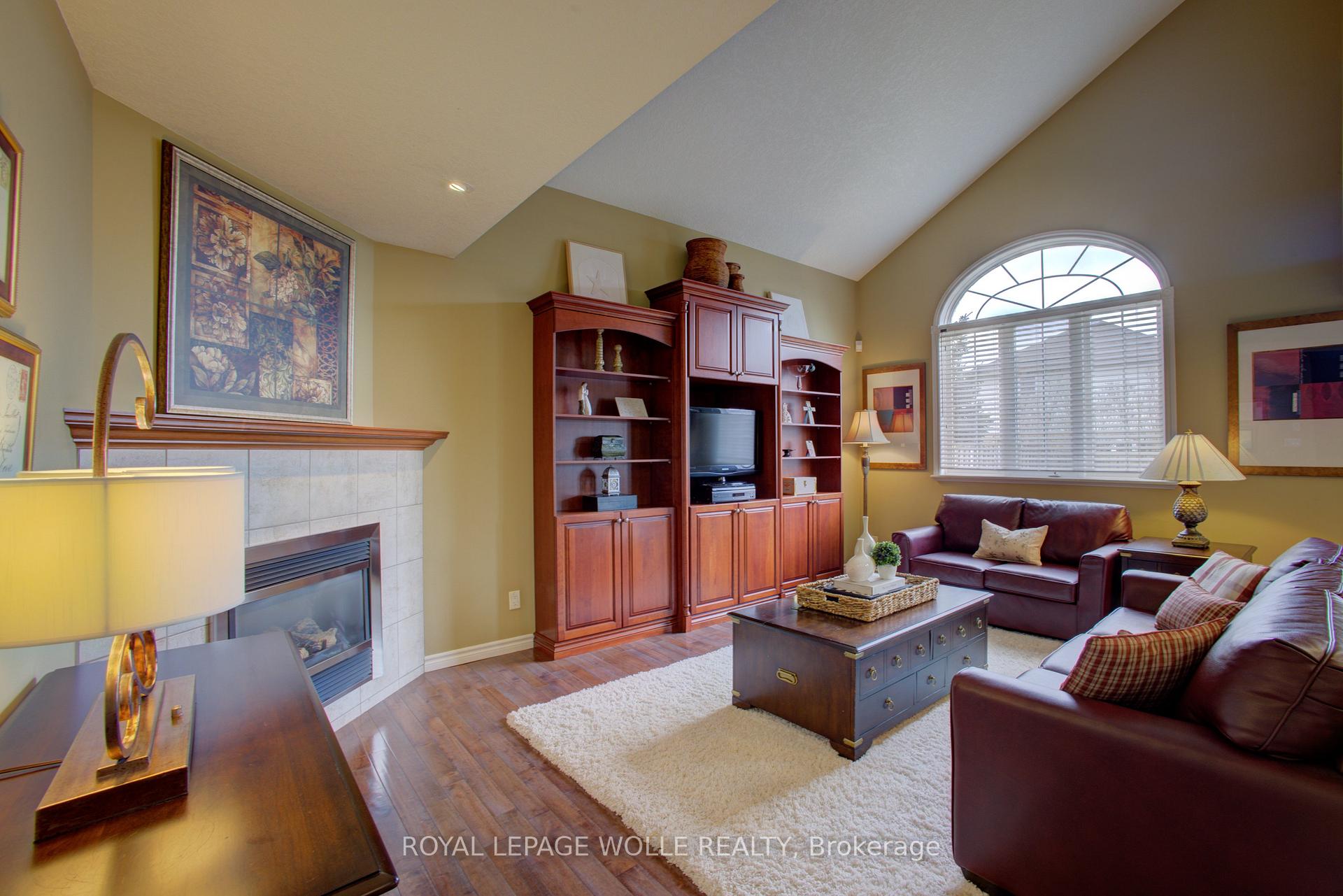 Photo 13 of 521 Starboard Crescent, Waterloo — HOMEH