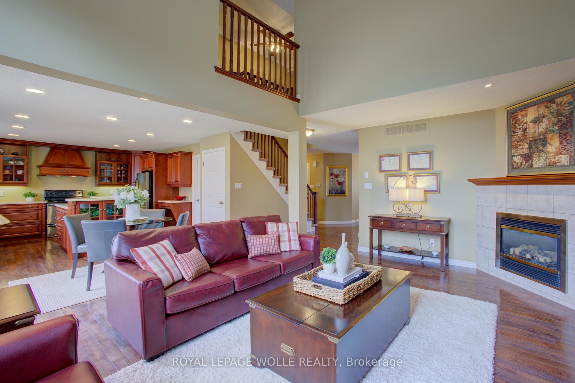 Photo 12 of 521 Starboard Crescent, Waterloo — HOMEH
