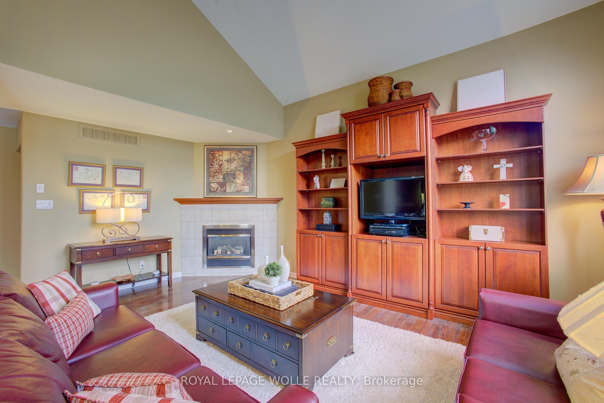 Photo 14 of 521 Starboard Crescent, Waterloo — HOMEH