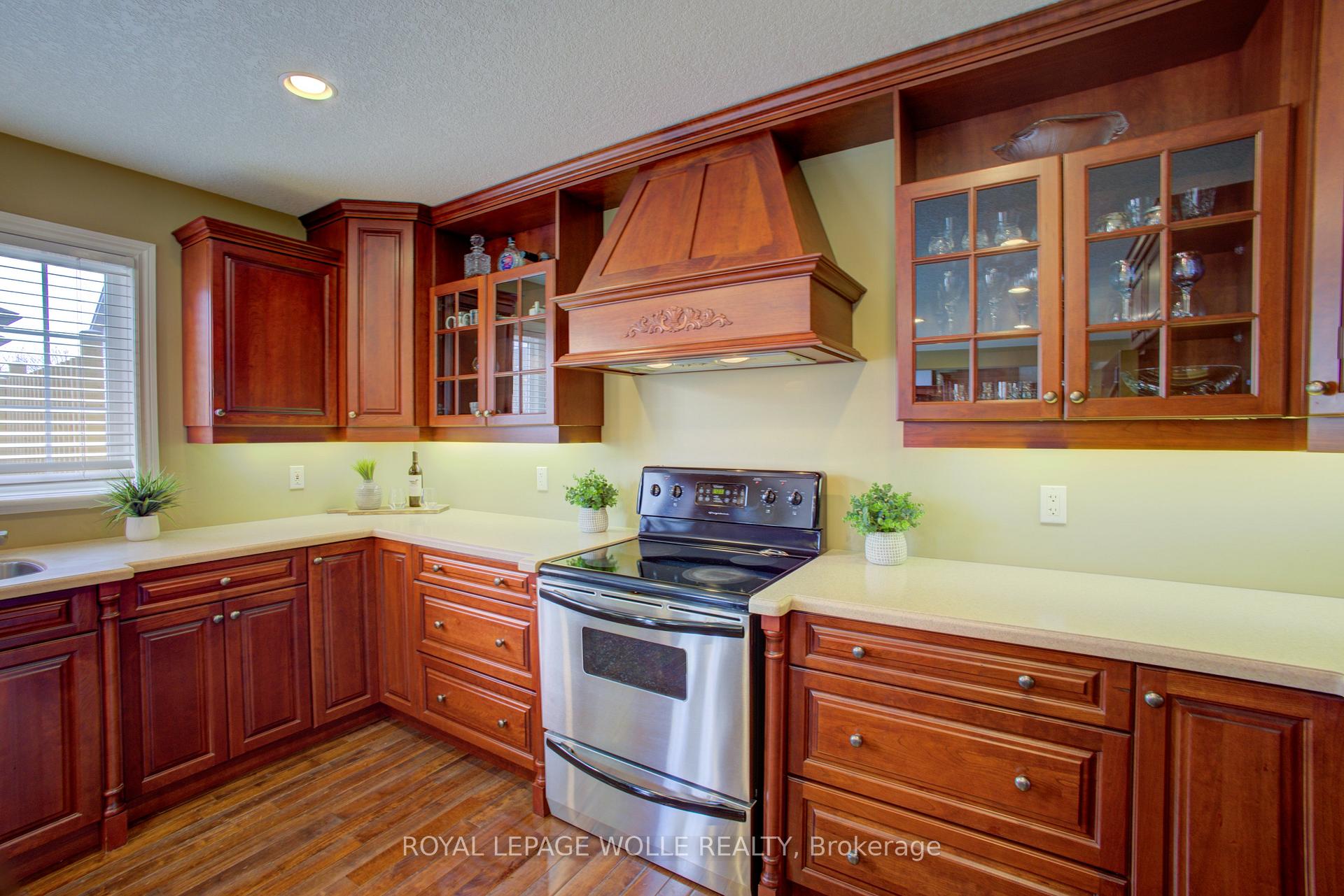Photo 17 of 521 Starboard Crescent, Waterloo — HOMEH