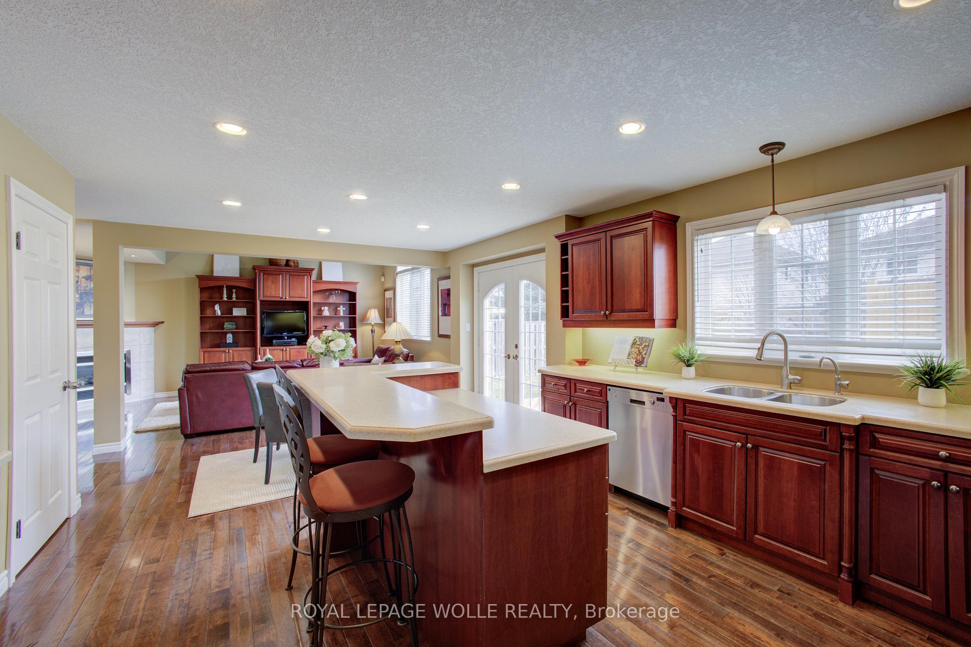 Photo 16 of 521 Starboard Crescent, Waterloo — HOMEH