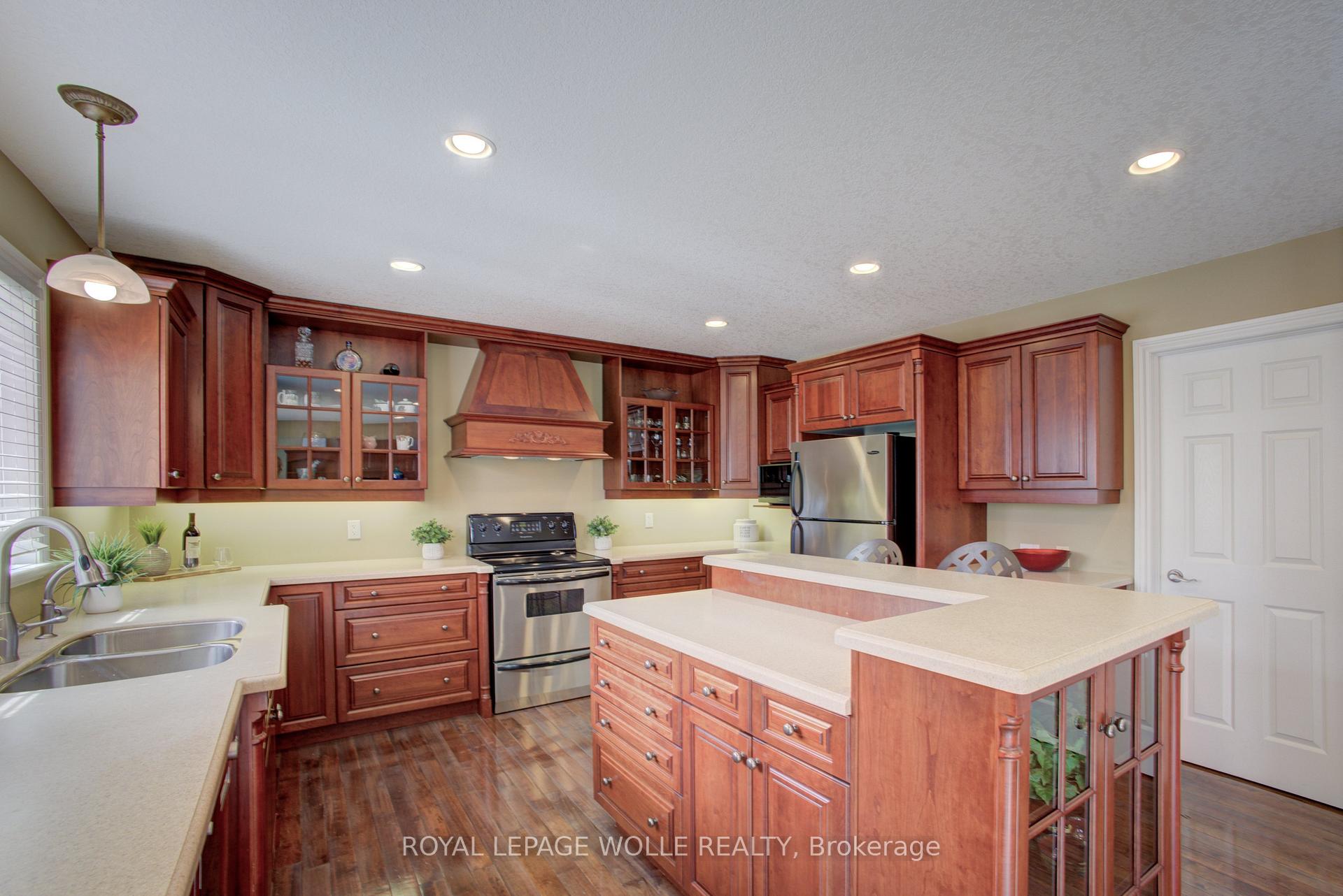 Photo 28 of 521 Starboard Crescent, Waterloo — HOMEH