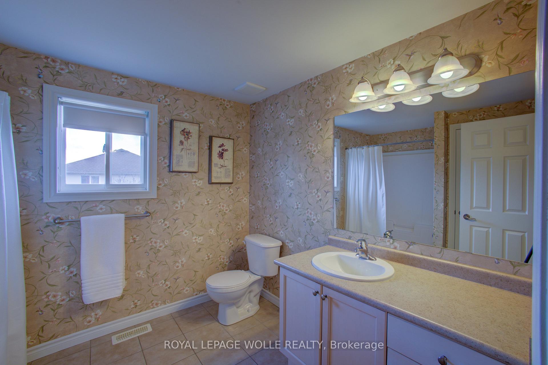 Photo 38 of 521 Starboard Crescent, Waterloo — HOMEH