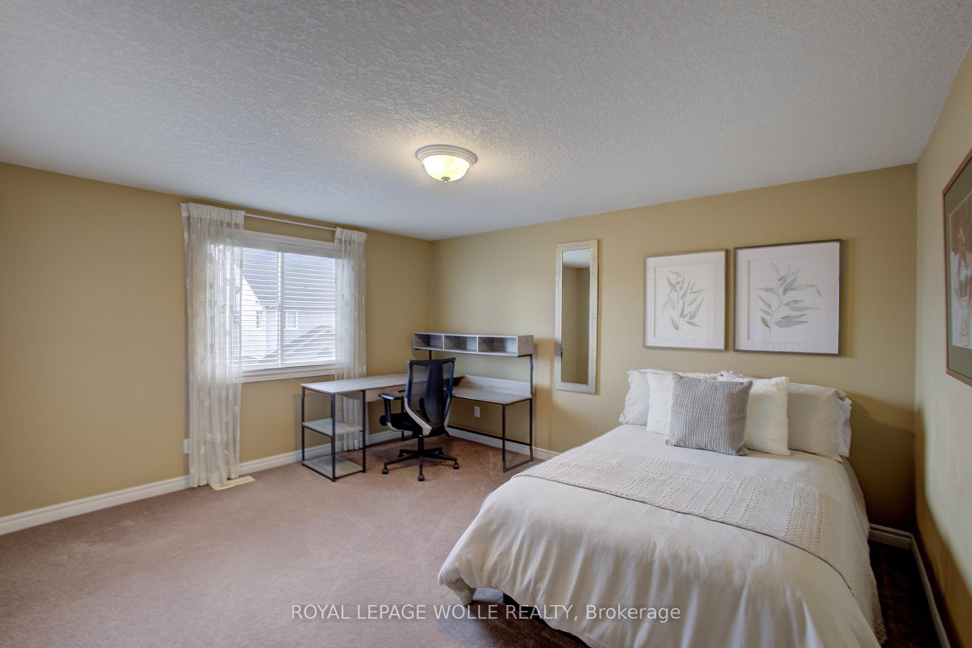 Photo 34 of 521 Starboard Crescent, Waterloo — HOMEH