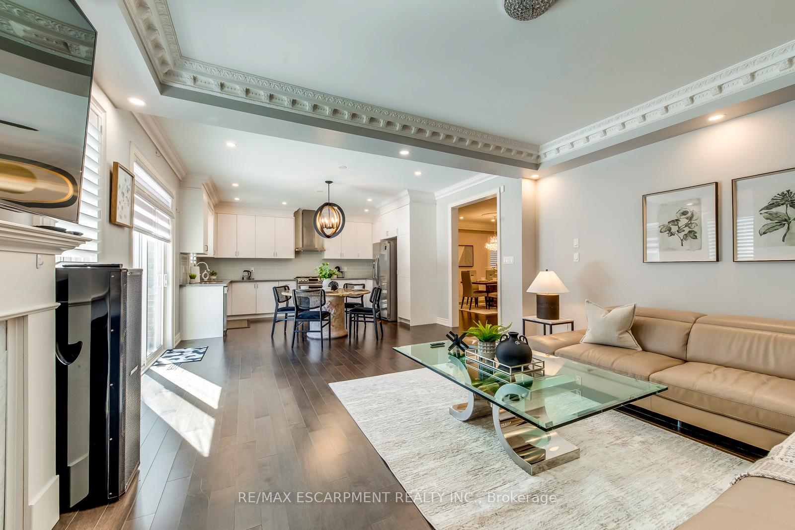 Photo 3 of 258 Humphrey Street, Hamilton, Waterdown — HOMEH