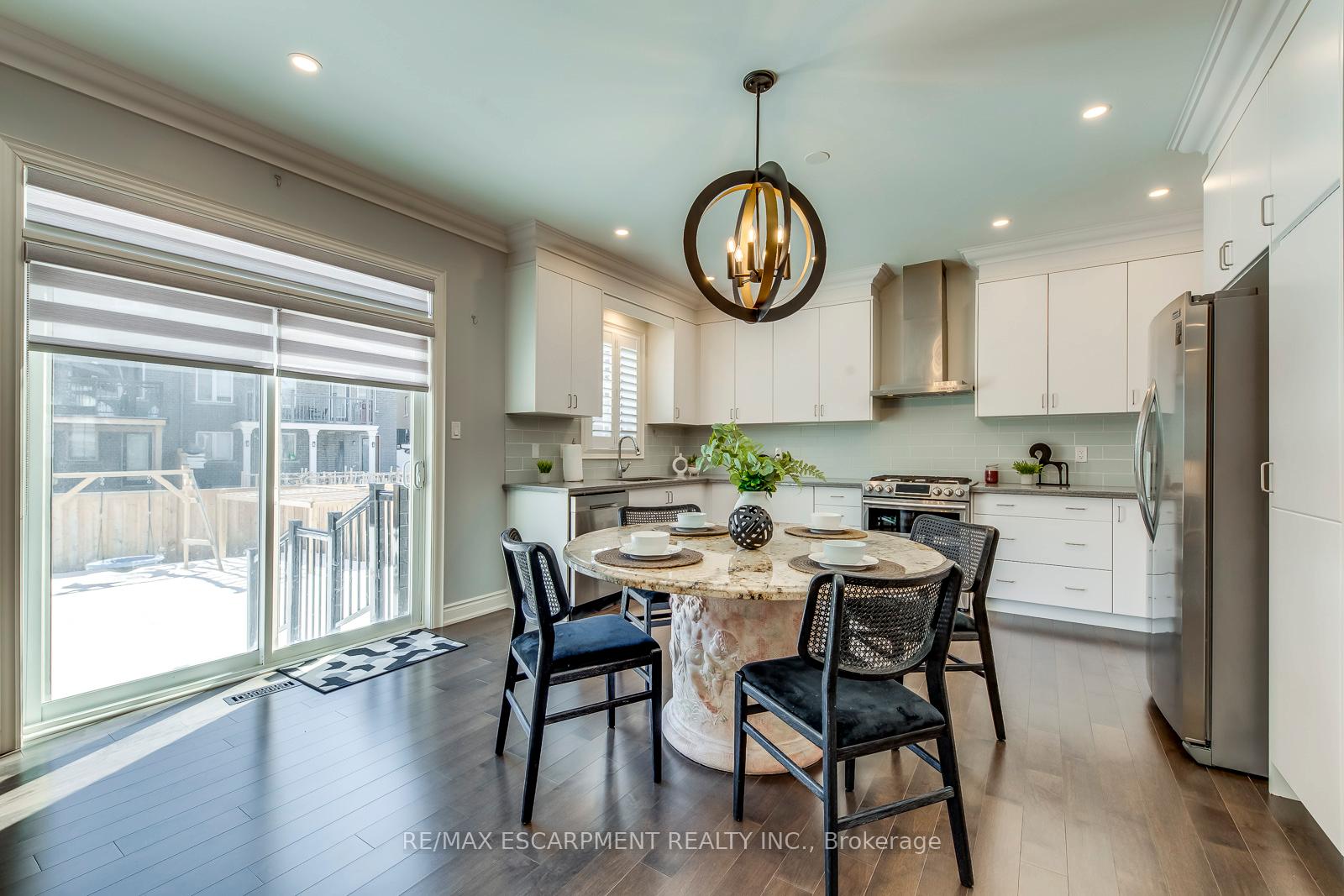 Photo 7 of 258 Humphrey Street, Hamilton, Waterdown — HOMEH