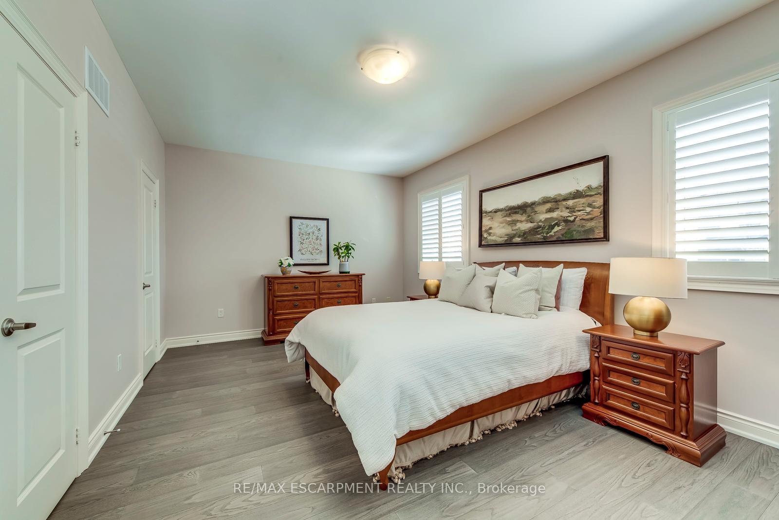 Photo 16 of 258 Humphrey Street, Hamilton, Waterdown — HOMEH