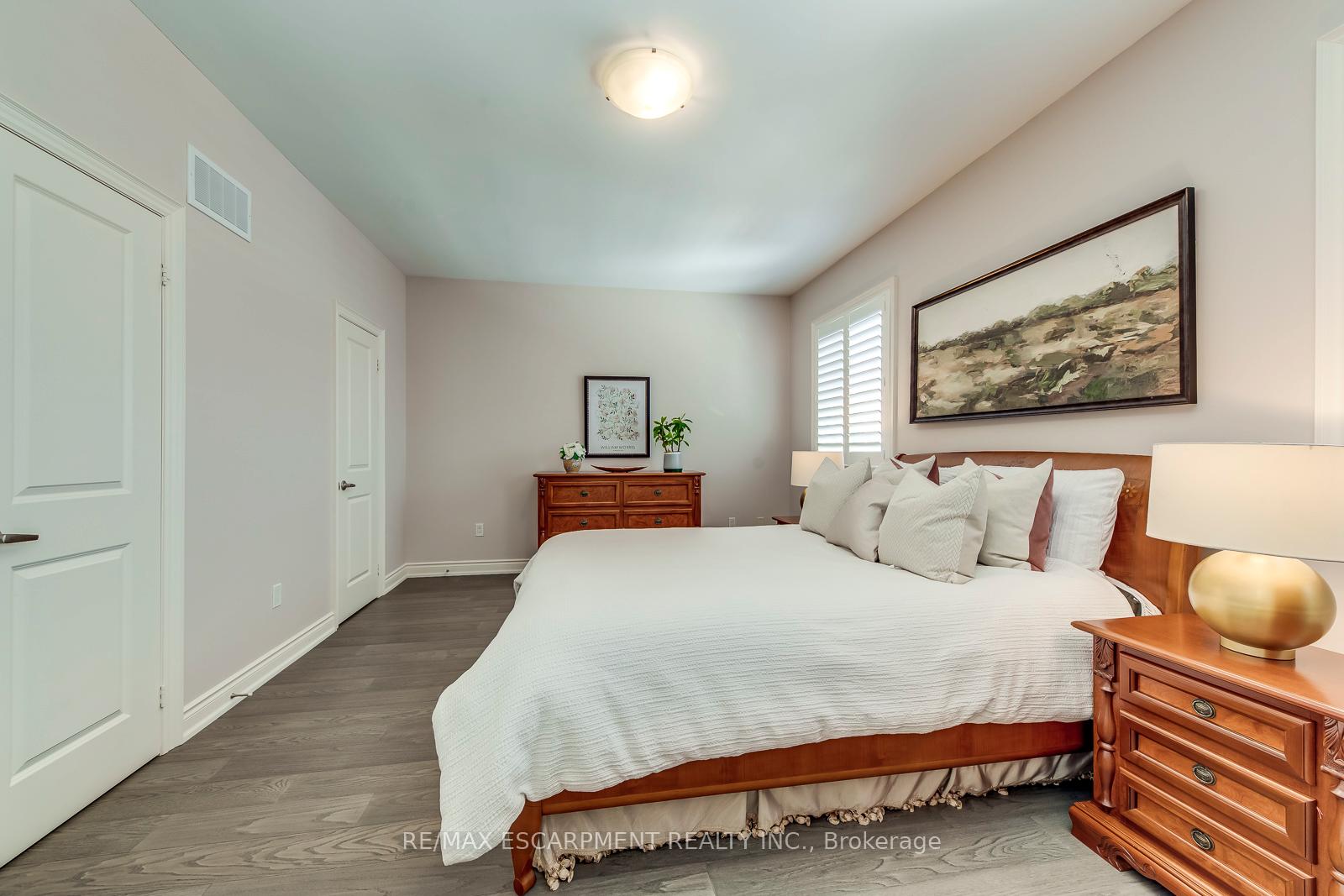 Photo 18 of 258 Humphrey Street, Hamilton, Waterdown — HOMEH