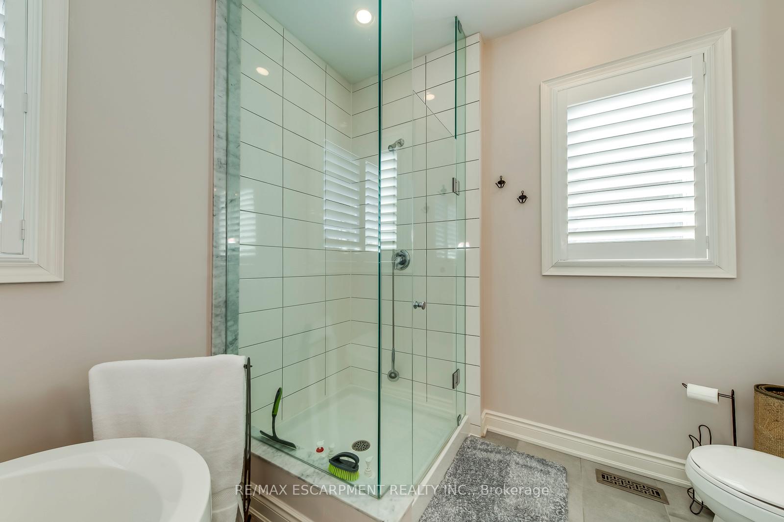 Photo 15 of 258 Humphrey Street, Hamilton, Waterdown — HOMEH