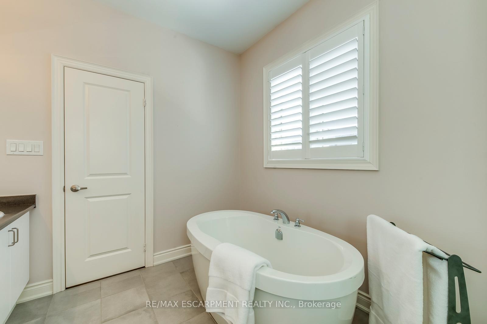 Photo 25 of 258 Humphrey Street, Hamilton, Waterdown — HOMEH