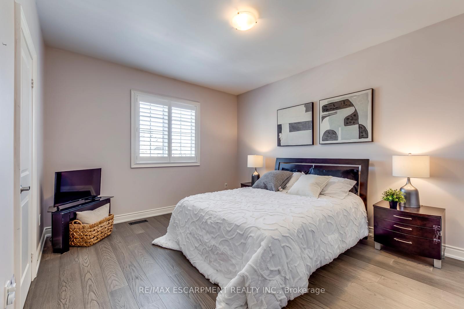 Photo 17 of 258 Humphrey Street, Hamilton, Waterdown — HOMEH