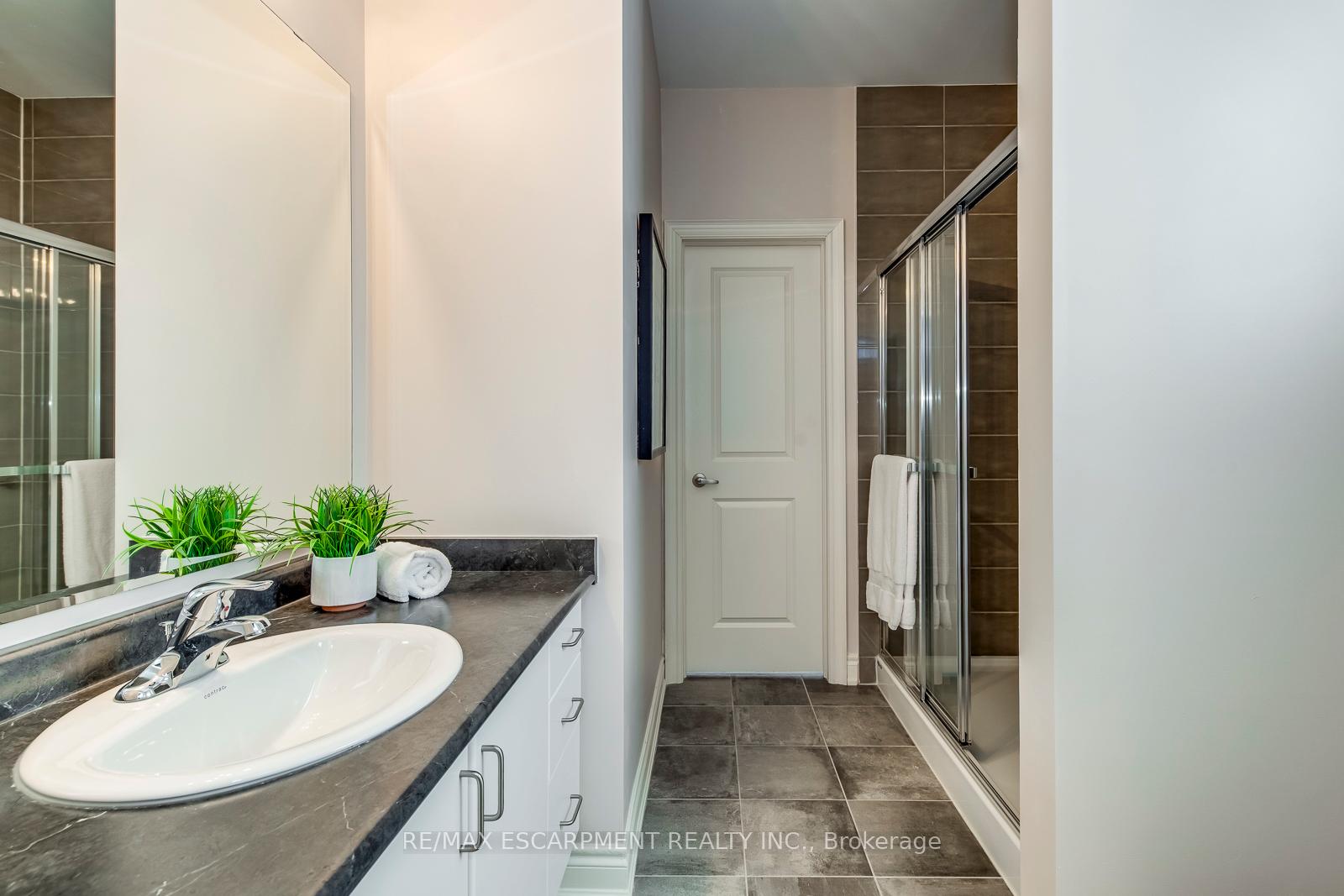 Photo 27 of 258 Humphrey Street, Hamilton, Waterdown — HOMEH