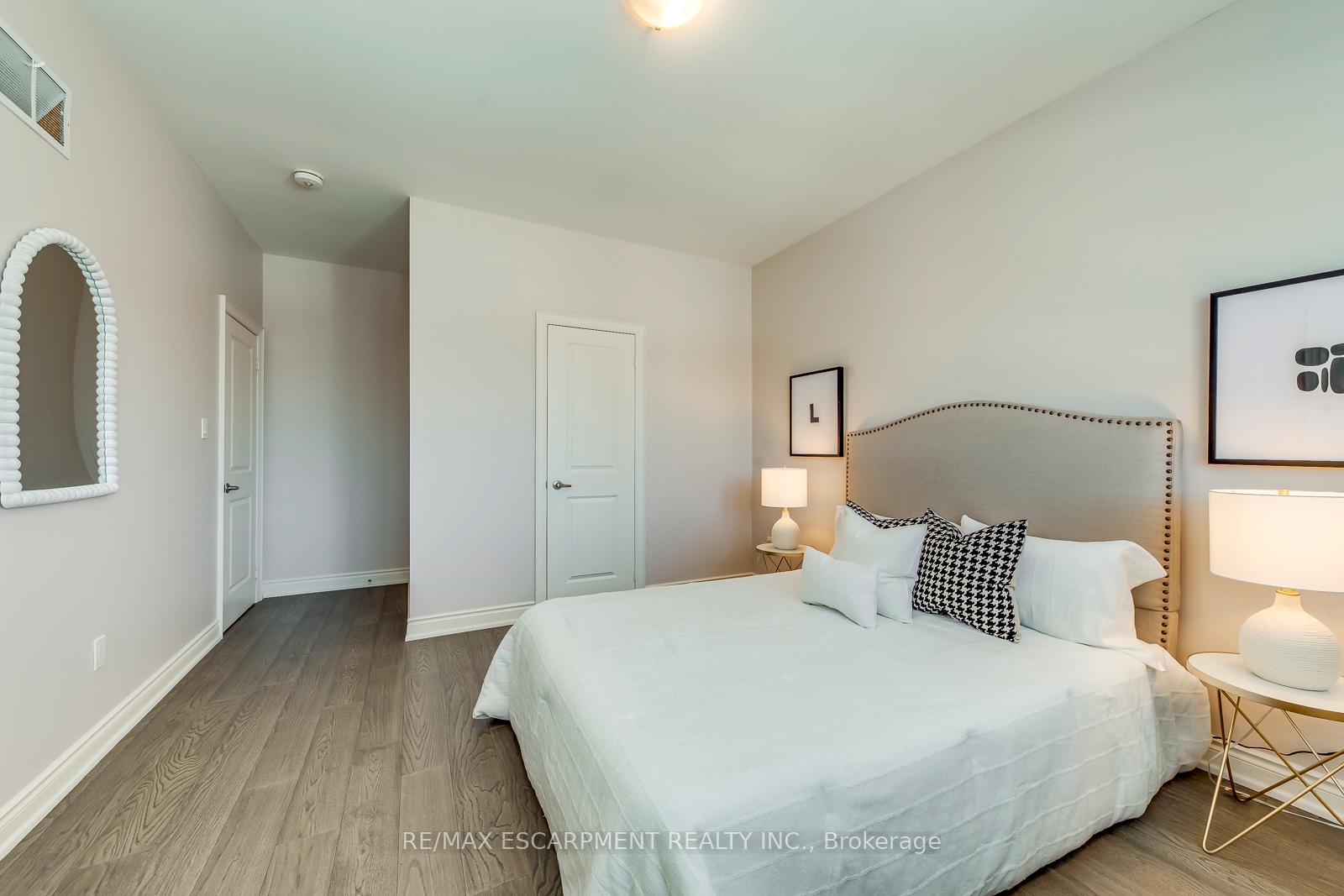 Photo 26 of 258 Humphrey Street, Hamilton, Waterdown — HOMEH