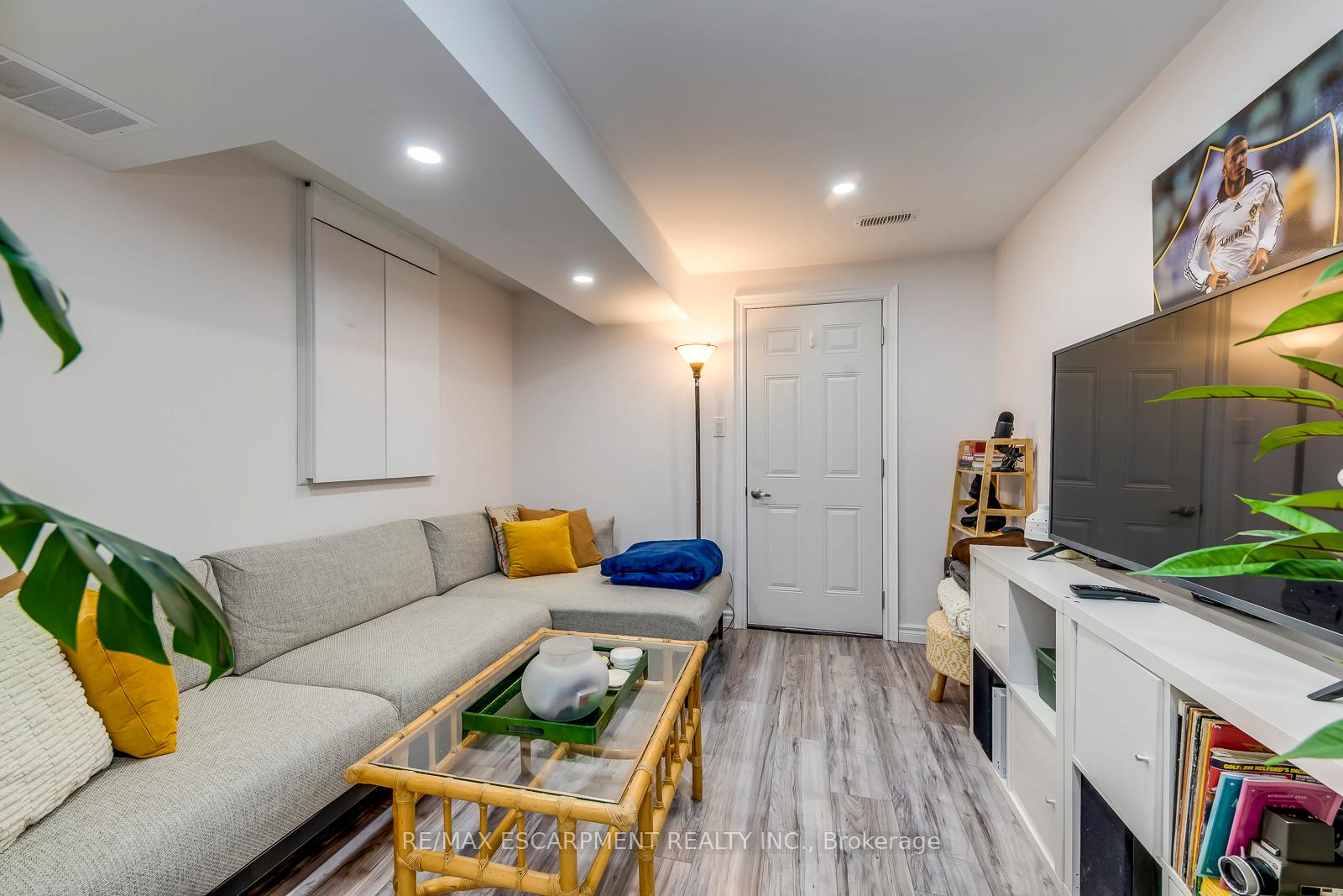Photo 31 of 258 Humphrey Street, Hamilton, Waterdown — HOMEH