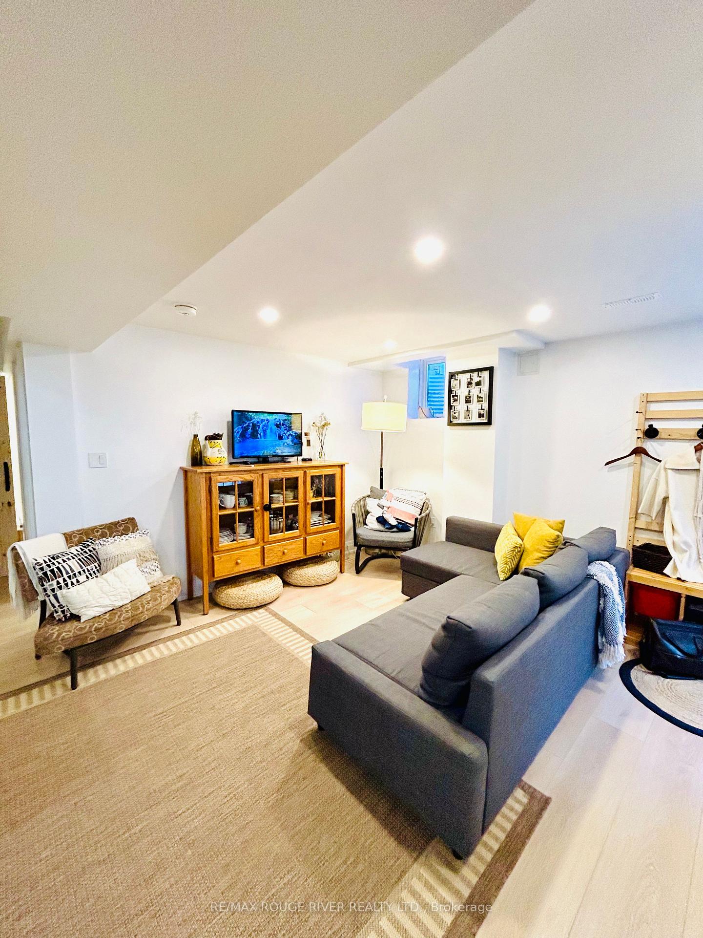 Photo 2 of Unit Basement, 360 Carnwith Dr E (LOWER UNIT), Whitby, Brooklin — HOMEH