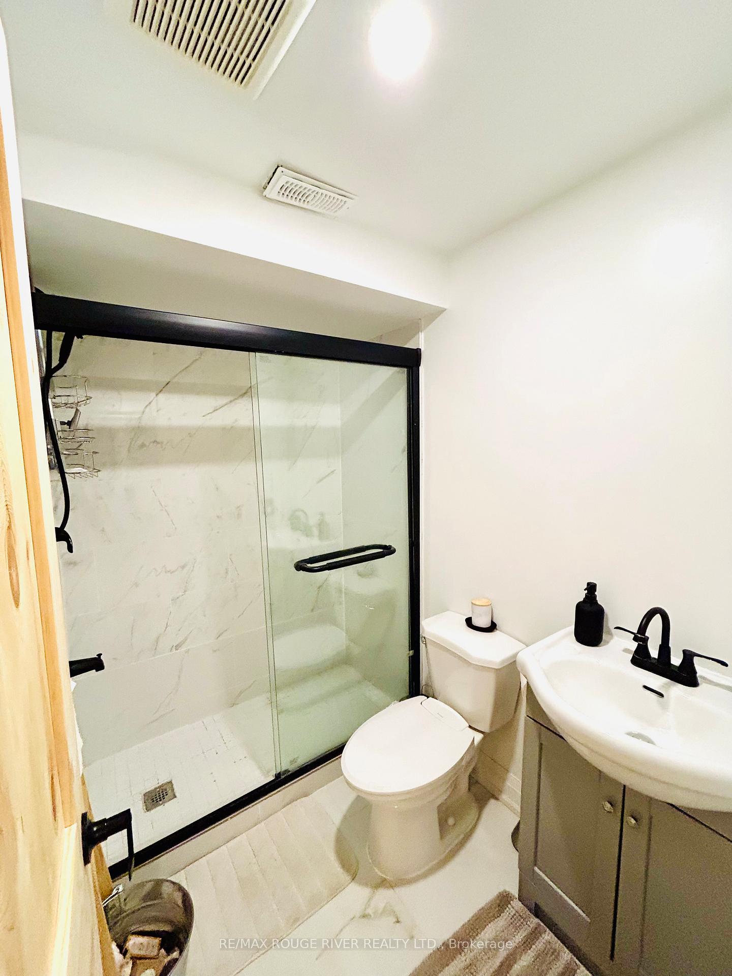 Photo 5 of Unit Basement, 360 Carnwith Dr E (LOWER UNIT), Whitby, Brooklin — HOMEH
