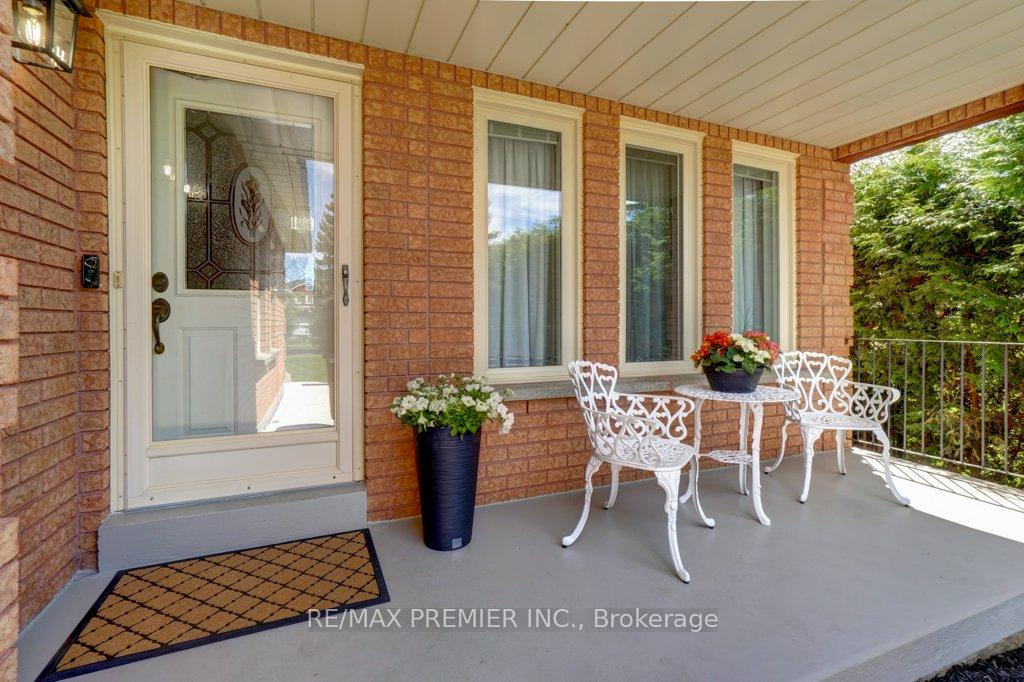 Photo 20 of 69 Zucchet Court, Vaughan, East Woodbridge — HOMEH