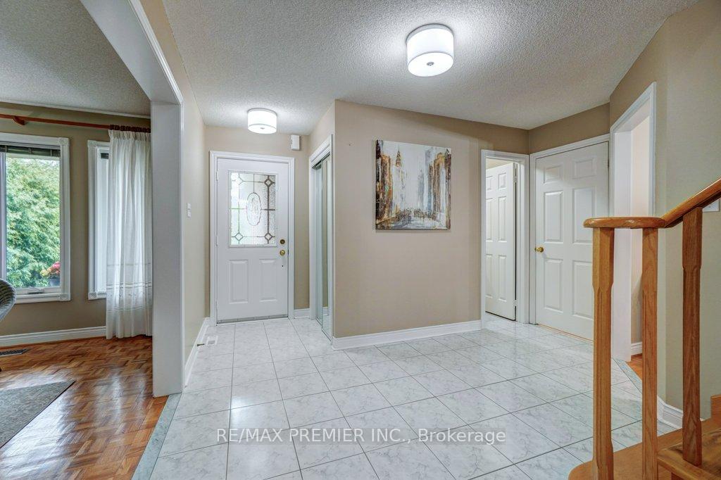 Photo 4 of 69 Zucchet Court, Vaughan, East Woodbridge — HOMEH
