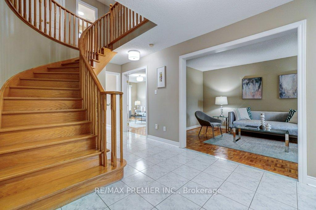 Photo 5 of 69 Zucchet Court, Vaughan, East Woodbridge — HOMEH