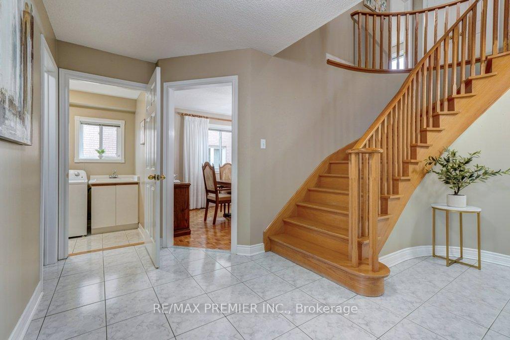 Photo 15 of 69 Zucchet Court, Vaughan, East Woodbridge — HOMEH