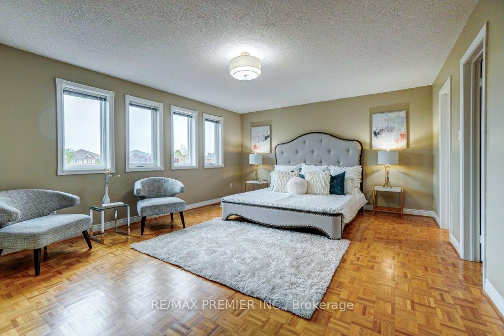 Photo 12 of 69 Zucchet Court, Vaughan, East Woodbridge — HOMEH
