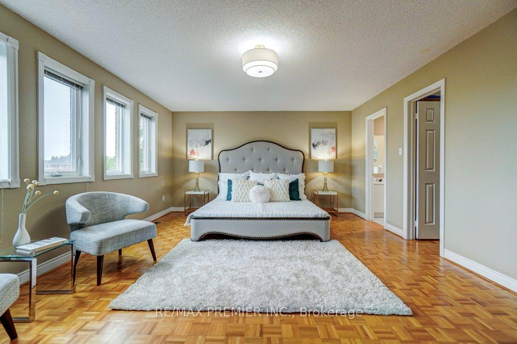 Photo 16 of 69 Zucchet Court, Vaughan, East Woodbridge — HOMEH