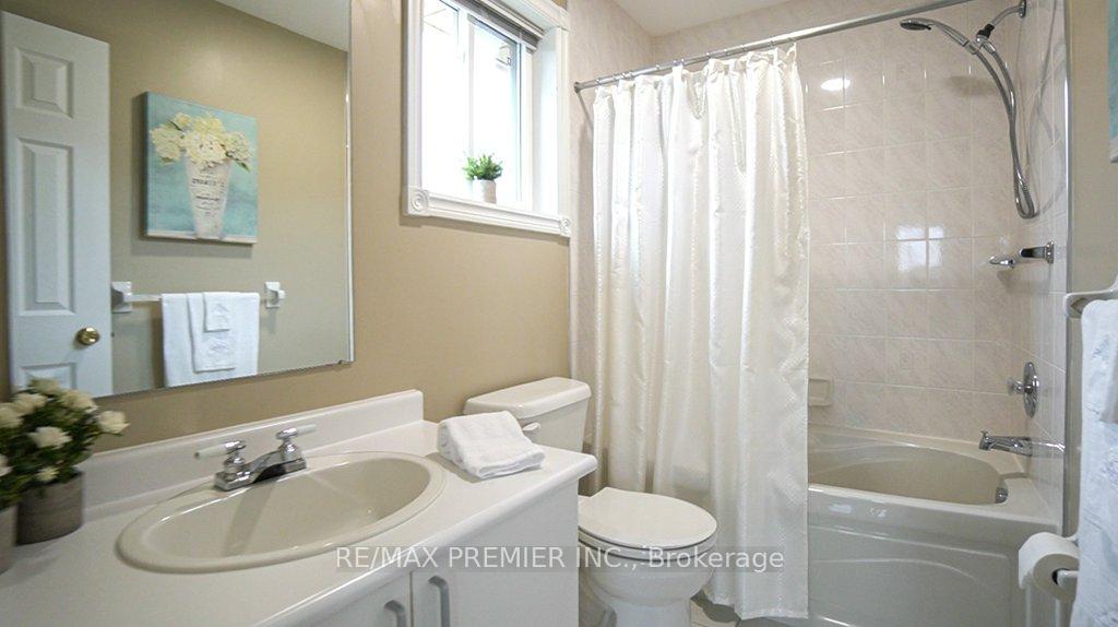 Photo 18 of 69 Zucchet Court, Vaughan, East Woodbridge — HOMEH