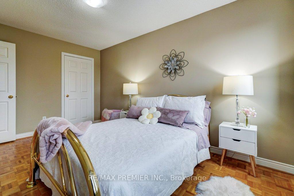 Photo 10 of 69 Zucchet Court, Vaughan, East Woodbridge — HOMEH