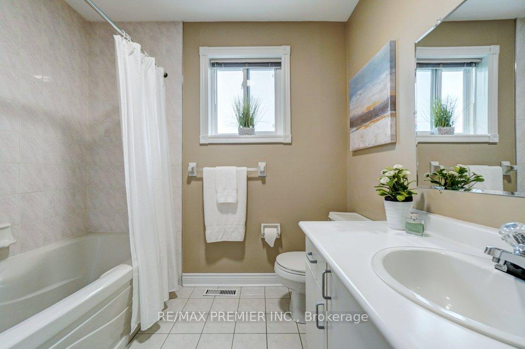 Photo 34 of 69 Zucchet Court, Vaughan, East Woodbridge — HOMEH