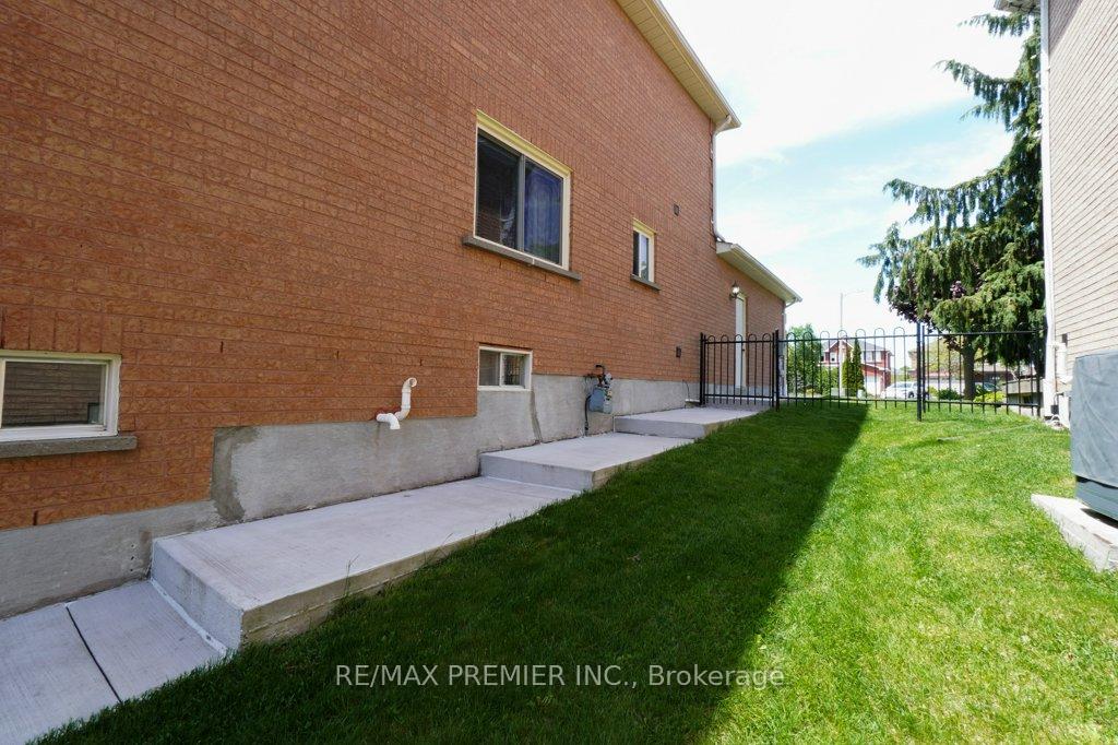 Photo 41 of 69 Zucchet Court, Vaughan, East Woodbridge — HOMEH