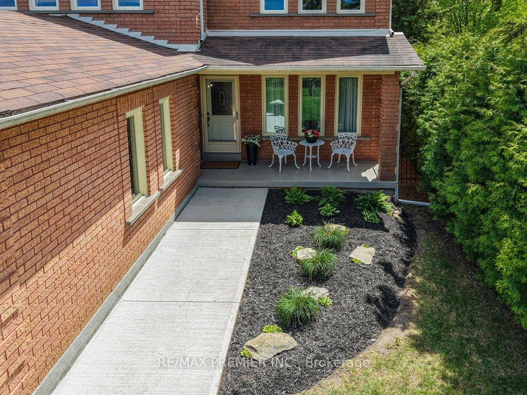 Photo 14 of 69 Zucchet Court, Vaughan, East Woodbridge — HOMEH