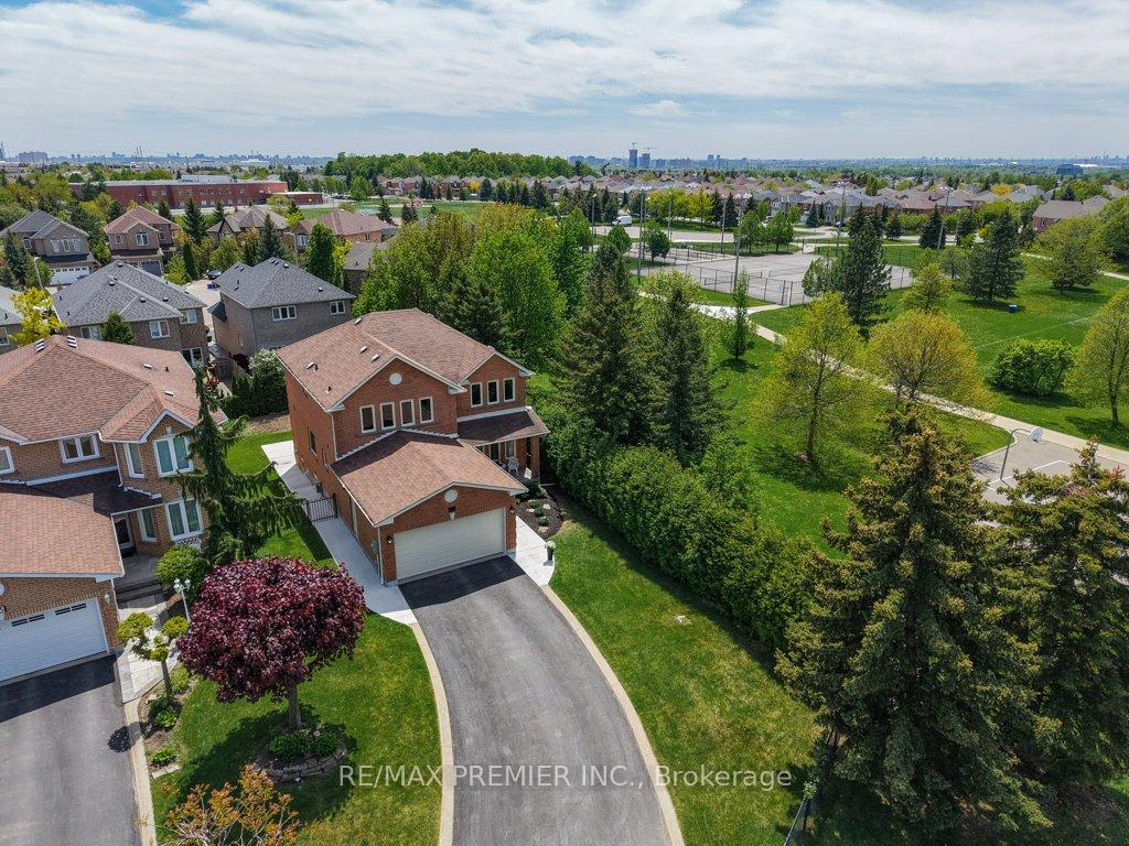Photo 35 of 69 Zucchet Court, Vaughan, East Woodbridge — HOMEH
