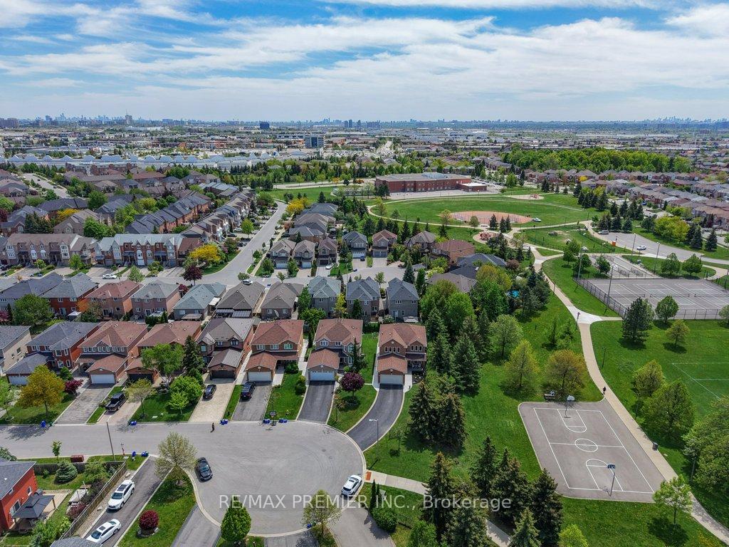 Photo 39 of 69 Zucchet Court, Vaughan, East Woodbridge — HOMEH