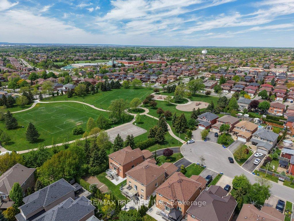Photo 44 of 69 Zucchet Court, Vaughan, East Woodbridge — HOMEH