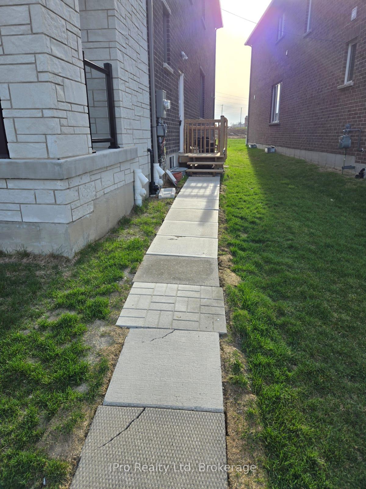 Photo 2 of 192 Histand Trail, Kitchener, Trussler — HOMEH